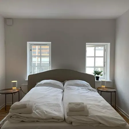 Lovely In Center Apartment *